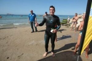 El triatleta Gonzalo Sánchez prevé iniciar este domingo la 'Brazada Solidaria' en el Estrecho