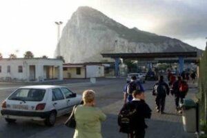 Trabajadores españoles en Gibraltar temen que conflicto afecte a sus empleos