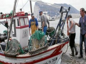 Unos 40 barcos podrían secundar la protesta de los pescadores contra Gibraltar
