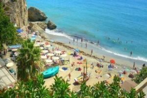 Andalucía recibió casi 6 millones turistas segundo trimestre, un 0,8 % más