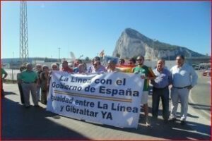 Protestan frente a Gibraltar para pedir el cese del clima de tensión