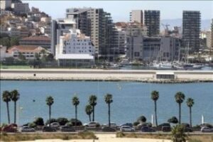 España mantiene su voluntad de diálogo mientras siguen las colas en Gibraltar