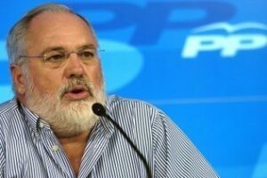 Arias Cañete pedirá un aumento de la cuota de capturas de atún rojo para 2014