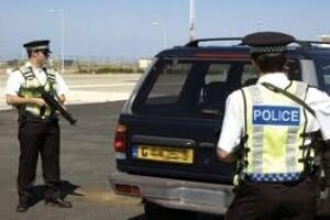 La policía gibraltareña detiene a un algecireño y un linense con 200 cartones