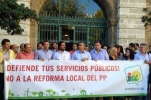 Nieto participa en la movilización de cargos públicos en Diputación contra la reforma local