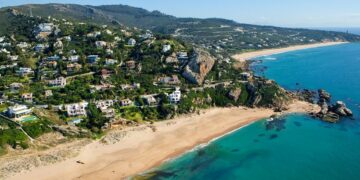 Atlanterra se queda sin suministro de agua por una avería en la conducción que une Barbate y Zahara