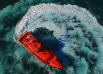 Salvamento Marítimo busca una patera con dos inmigrantes en aguas del Estrecho de Gibraltar