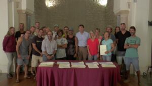 La Federación Andaluza de Vela y el Ayuntamiento de Tarifa hacían efectiva hoy la entrega de los títulos de instructores en kiteboarding
