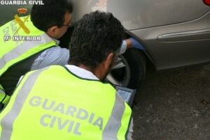 La Guardia Civil recupera 10 vehículos sustraídos y 3 motocicletas sustraídas en los Puertos de Algeciras y Tarifa