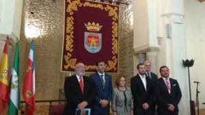 Los tres cronistas oficiales de Tarifa toman posesión de sus cargos en un acto institucional