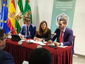 El Pacto por la Sostenibilidad de la Costa de Cádiz abordará el problema del alga invasora