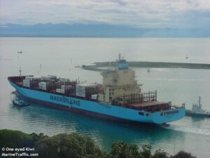 El buque Maersk Batur está a la deriva en la zona de Tarifa por la rotura de su máquina