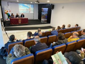 Empresarios y agentes sociales debaten sobre el desarrollo empresarial sostenible en el litoral