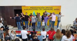 El Carnaval de Tarifa se abre paso en la calle con la presentación oficial de agrupaciones