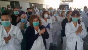 Los sanitarios del Punta Europa estallan de indignación: "Nos estáis llevando al matadero"