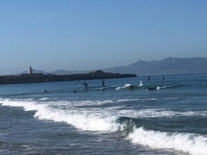La ausencia de viento estropea el primer día permitido para realizar kitesurf y windsurf en Tarifa