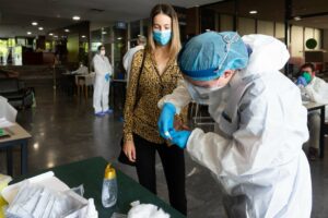 España supera el millón de contagios por coronavirus, con un total de 34.366 muertos