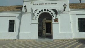 El cementerio de Tarifa, abierto al público con horario restringido