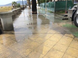 Denuncian de nuevo la presencia de aguas fecales en la playa de Los Lances