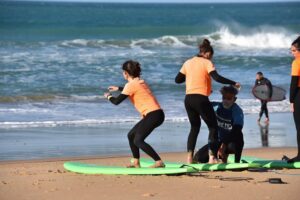 Las escuelas de surf adaptan sus clases con nuevos protocolos de seguridad