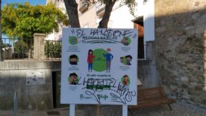 Identifican al autor de pintadas en diversos puntos del casco urbano de Tarifa