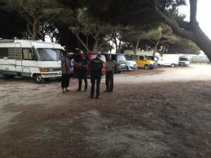 Nuevas operaciones conjuntas contra la acampada ilegal en Tarifa se saldan con más de 100 denuncias