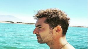 Bisbal rueda en la playa de Bolonia su último videoclip: Comarca No Te Escondas