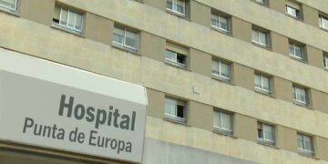 El hospital Punta Europa vuelve a registrar ingresos en la UCI por casos de coronavirus
