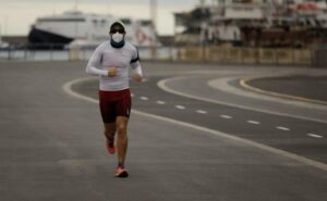 La mascarilla dejará de ser obligatoria al aire libre el sábado 26 de junio