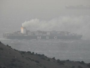 Verdemar denuncia ante Capitanía a un buque por emitir gases contaminantes en el Estrecho