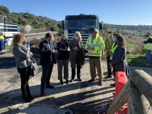 La Junta inicia la mejora de la calzada de la carretera de acceso a Punta Paloma