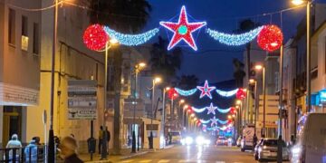 La Navidad ya ha llegado a las calles de Tarifa con el tradicional alumbrado navideño