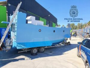 El 'narcosubmarino' intervenido en El Estrecho tiene capacidad para transportar hasta 2 toneladas de droga
