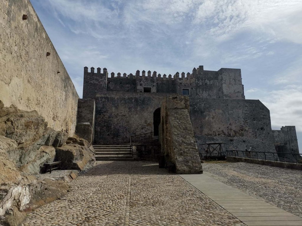 Jornada de puertas abiertas y visitas guiadas en el Castillo de Guzmán para conmemorar la "toma de la ciudad de Tarifa". 