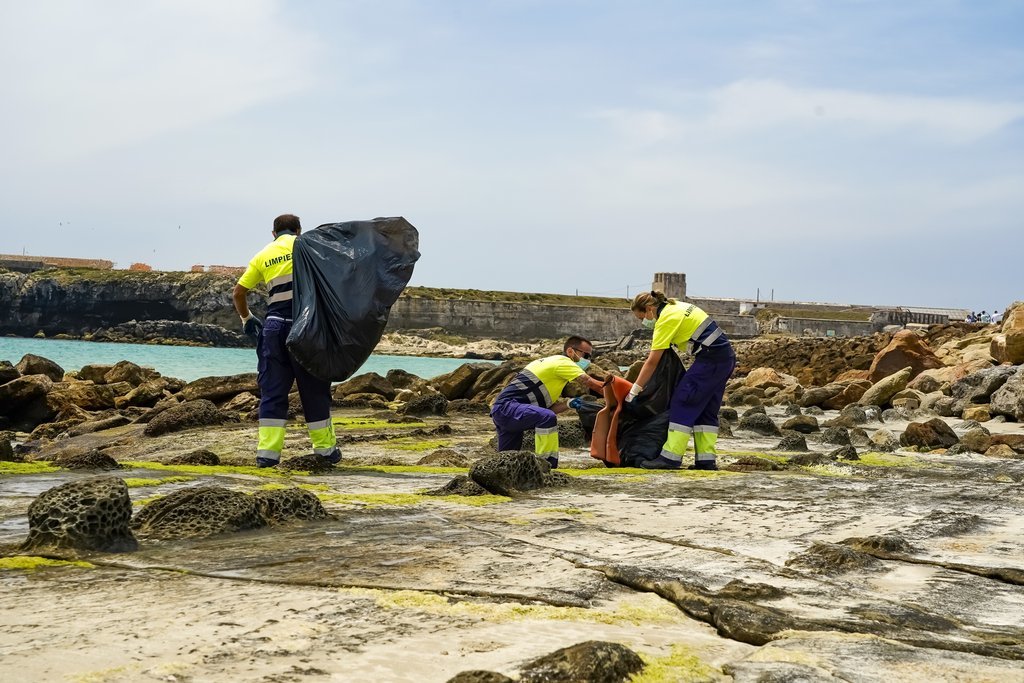 La APBA culmina esta semana la limpieza del litoral del Parque Natural del Estrecho