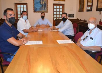 El Ayuntamiento y las cofradías impulsan un convenio de colaboración para promocionar la Semana Santa