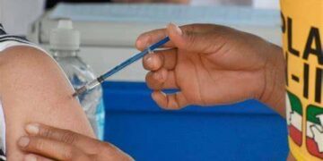 El polideportivo de La Marina celebra dos jornadas de vacunación intensiva los días 11 y 12 de agosto