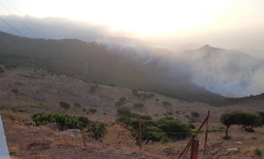 Continúan los trabajos para extinguir el incendio de Tarifa, que ya afecta a más de 200 hectáreas
