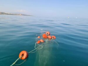 Ecologistas denuncian "redes fantasmas" abandonadas en el Estrecho