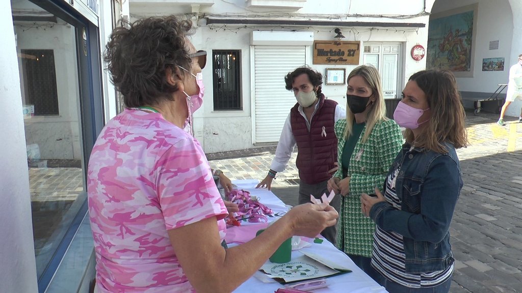 Tarifa presente en la calle en el "Día Mundial contra el Cáncer de Mama"