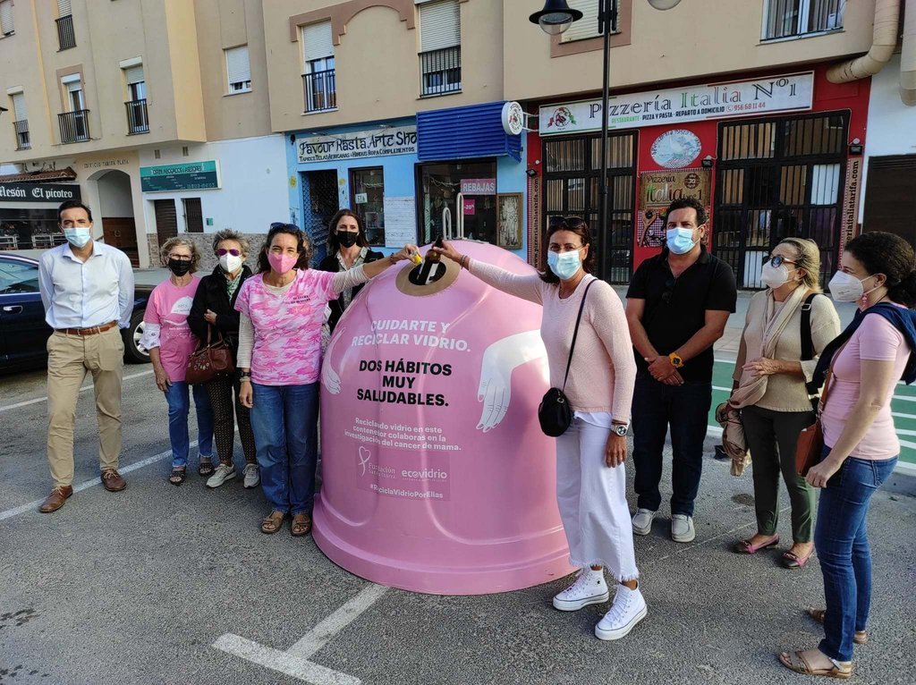 El rosa llega a Tarifa para visibilizar el cáncer de mama