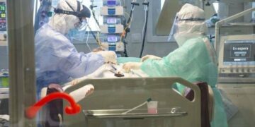 La UCI del Hospital Punta Europa "se queda sin personal"