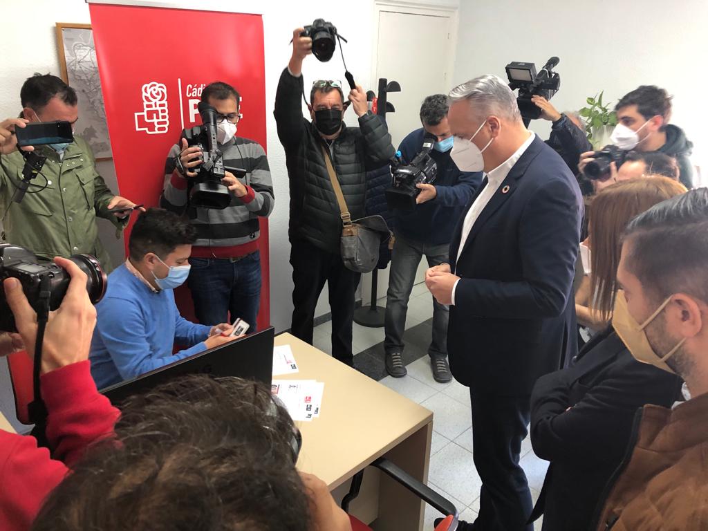 Ruiz Boix registra su candidatura para ponerse al mando del PSOE de Cádiz