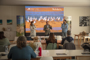 Diputación y Junta inauguran el primero de seis cursos ornitológicos para el sector turístico