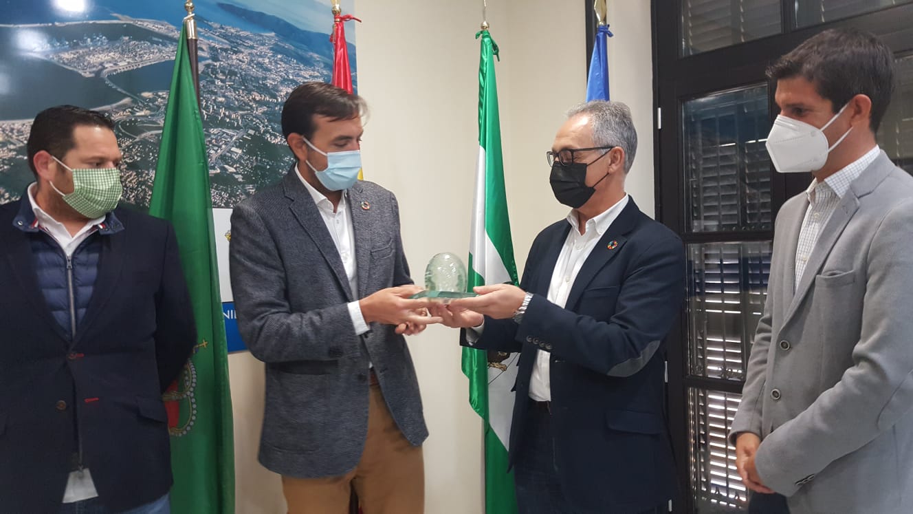 El Ayuntamiento de Tarifa, reconocido con el galardón Iglú Verde de Ecovidrio por recoger 159 toneladas en verano