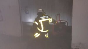 Afectada una mujer por quemaduras en el incendio de un garaje en El Palmar