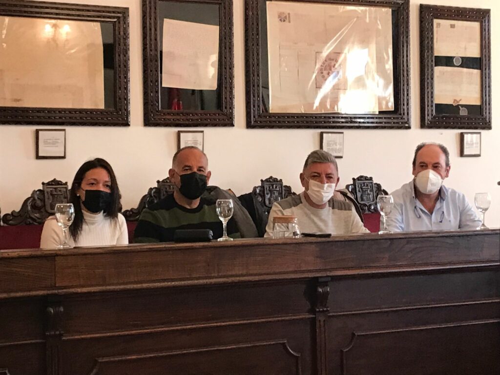 El PP acusa a Ganar Tarifa de "pasteleo con el Psoe" y se asigna el papel de "única oposición"