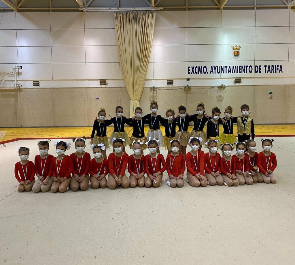 La escuela municipal de gimnasia rítmica celebró su gala de navidad
