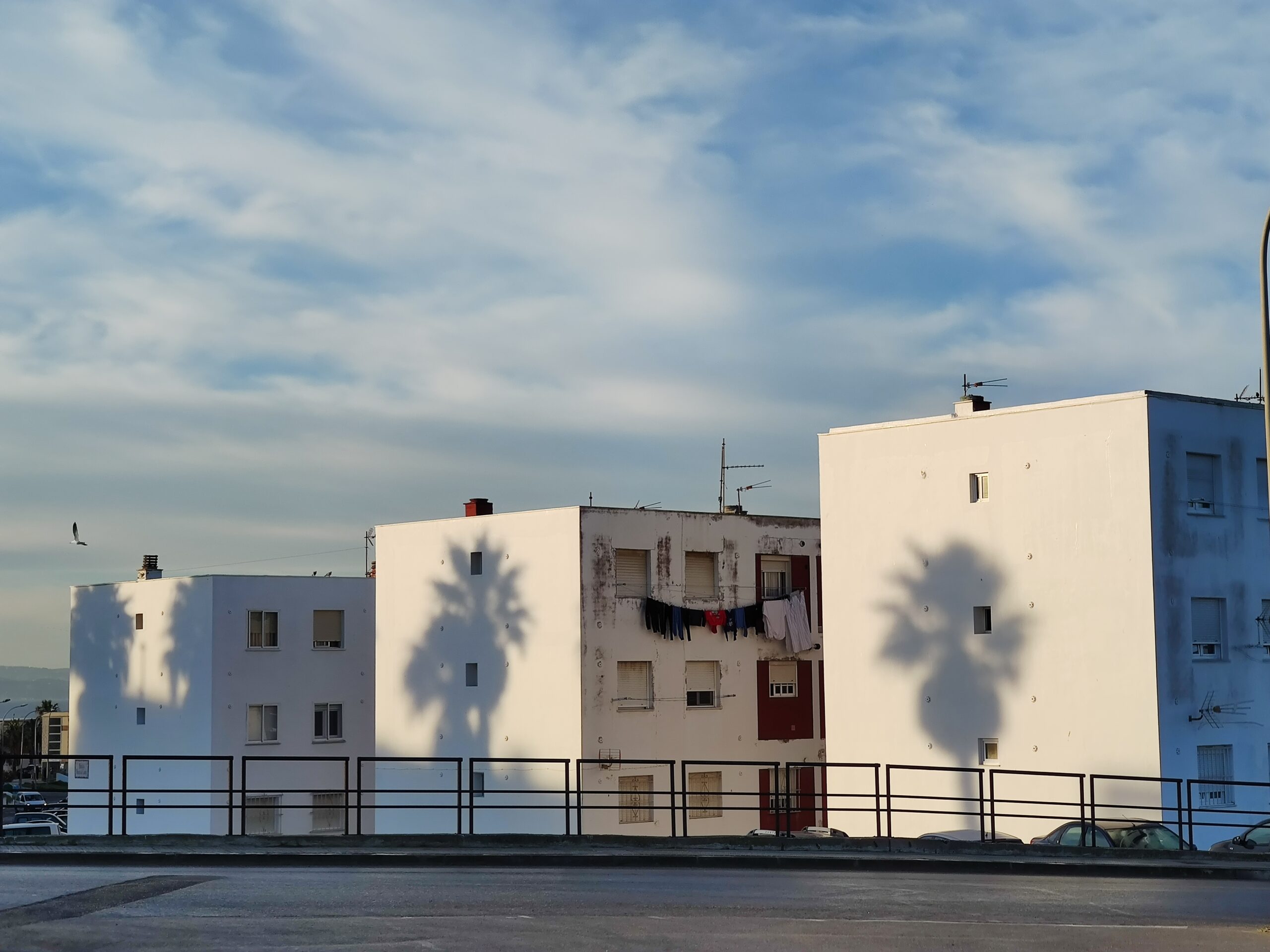Yo vecino de Tarifa: ¿Por qué han borrado los murales gigantes de la entrada de Tarifa?