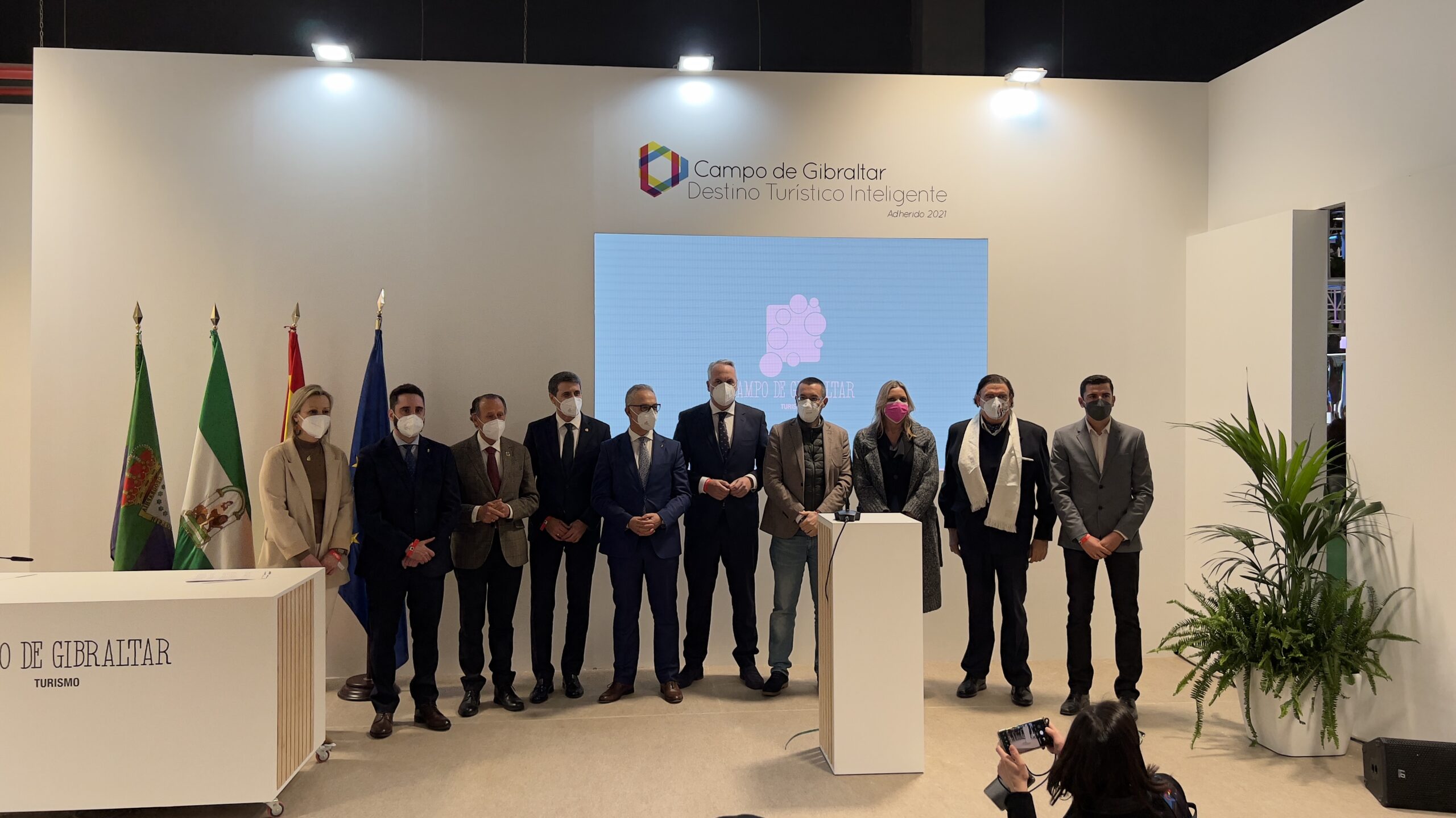 Lozano inaugura el stand de la Mancomunidad en Fitur 2022